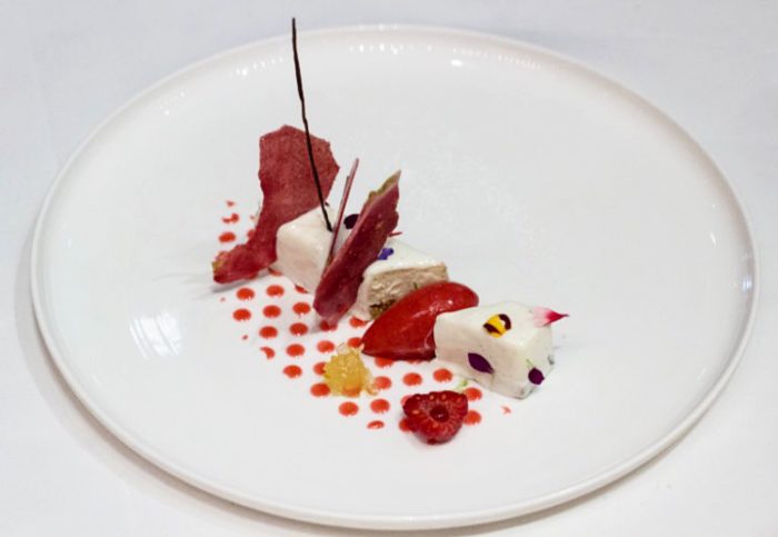 "Fleur du temps" dessert with white chocolate & raspberry